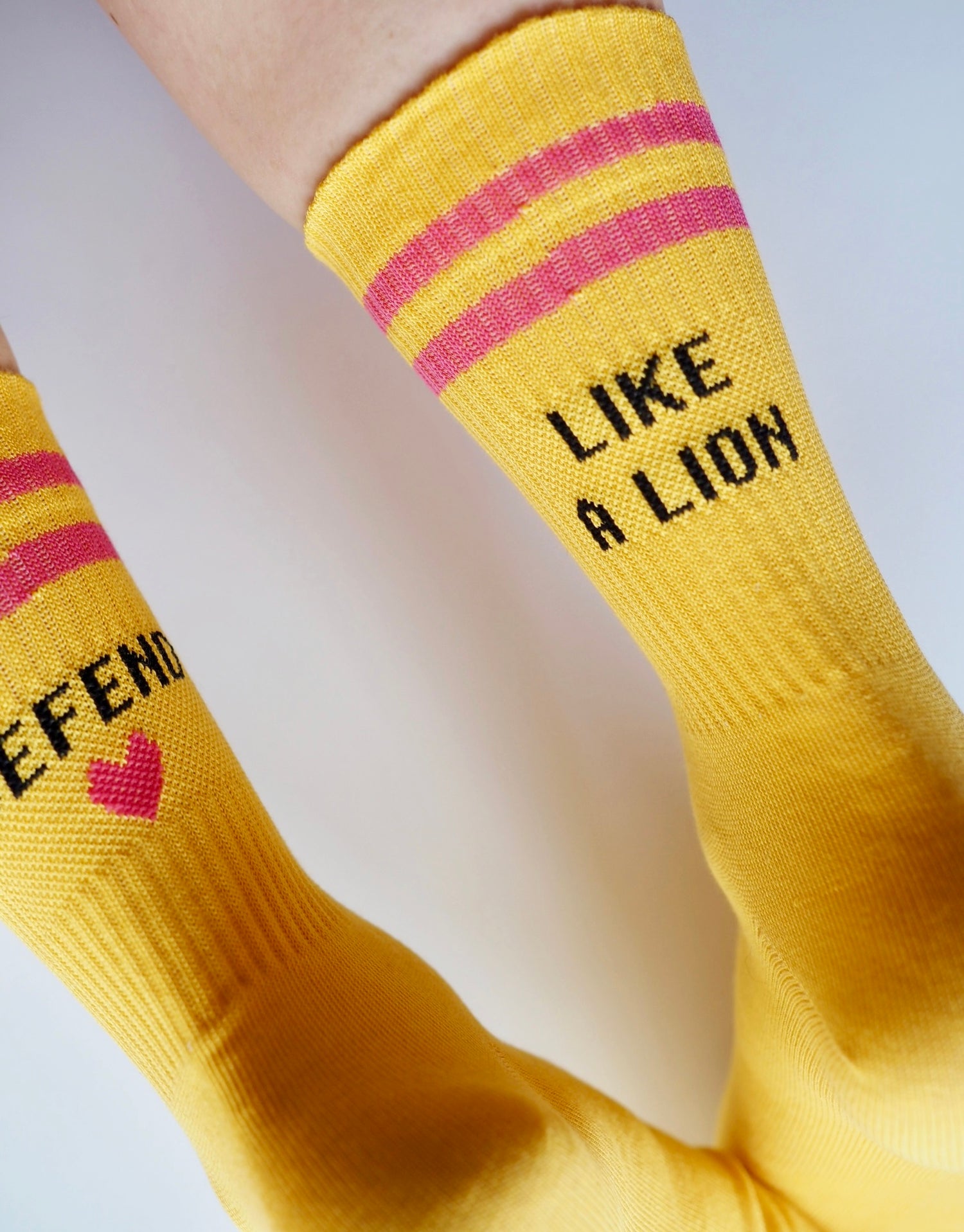 Defend like a lion, luomupuuvillasukat