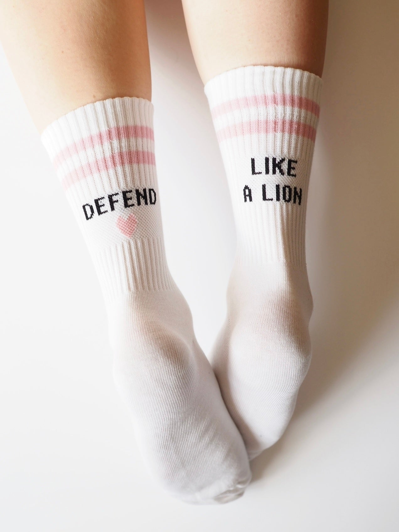 Defend like a lion, valkoiset luomupuuvillasukat