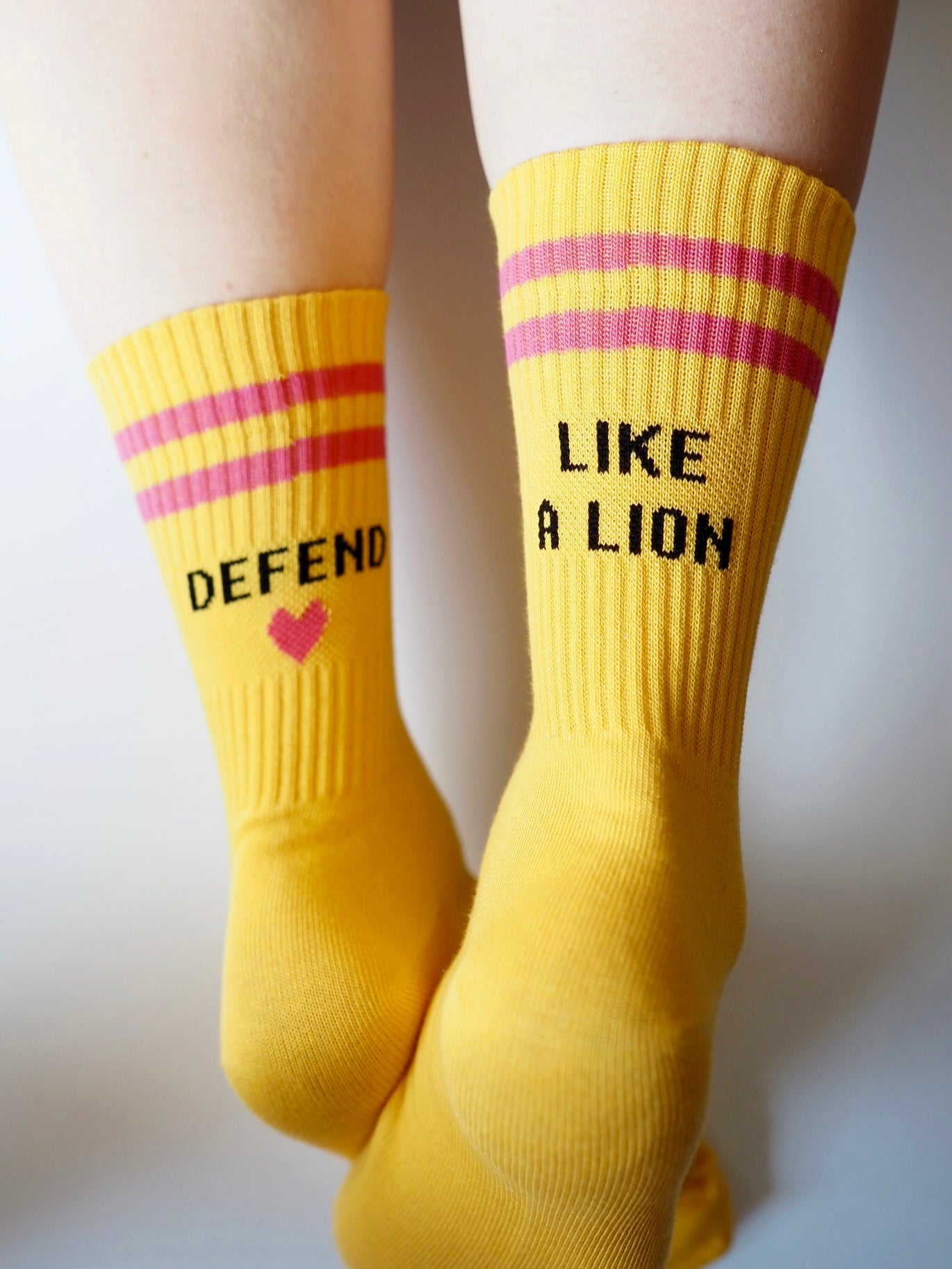 Defend like a lion, luomupuuvillasukat