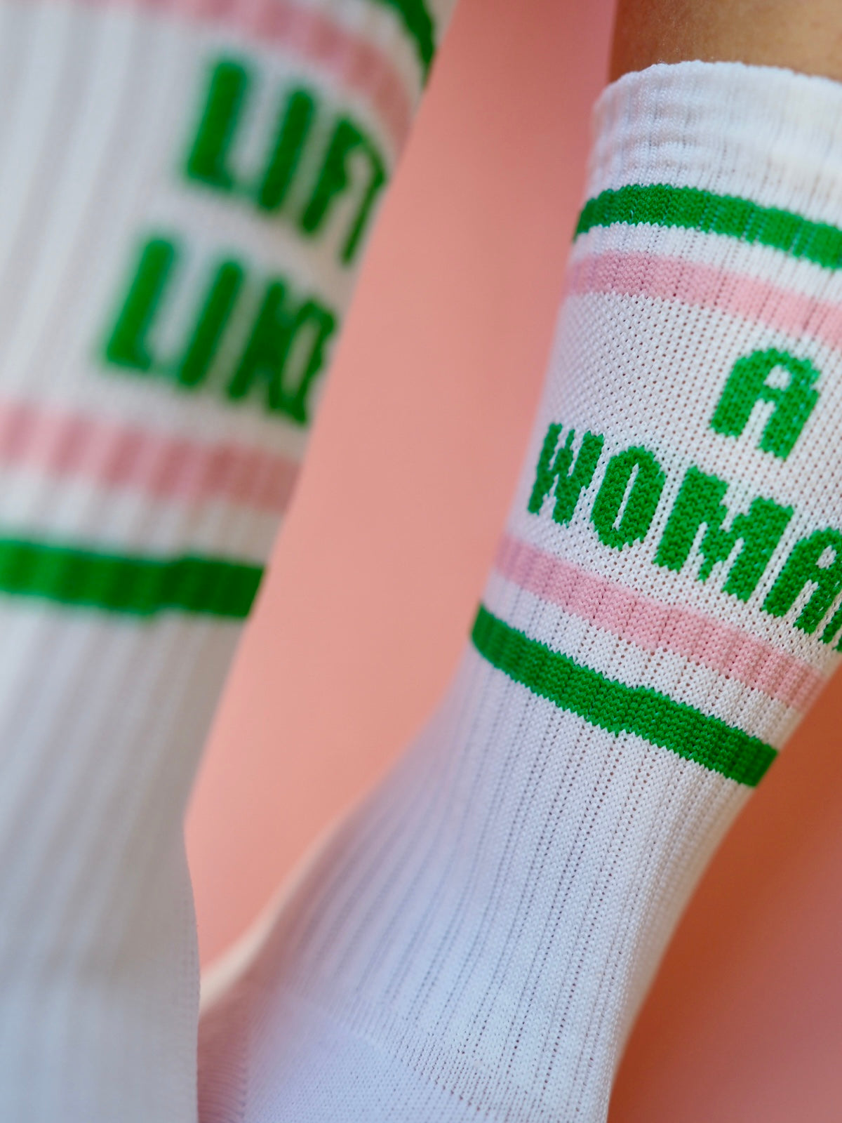 LIFT LIKE / A WOMAN -urheilusukka