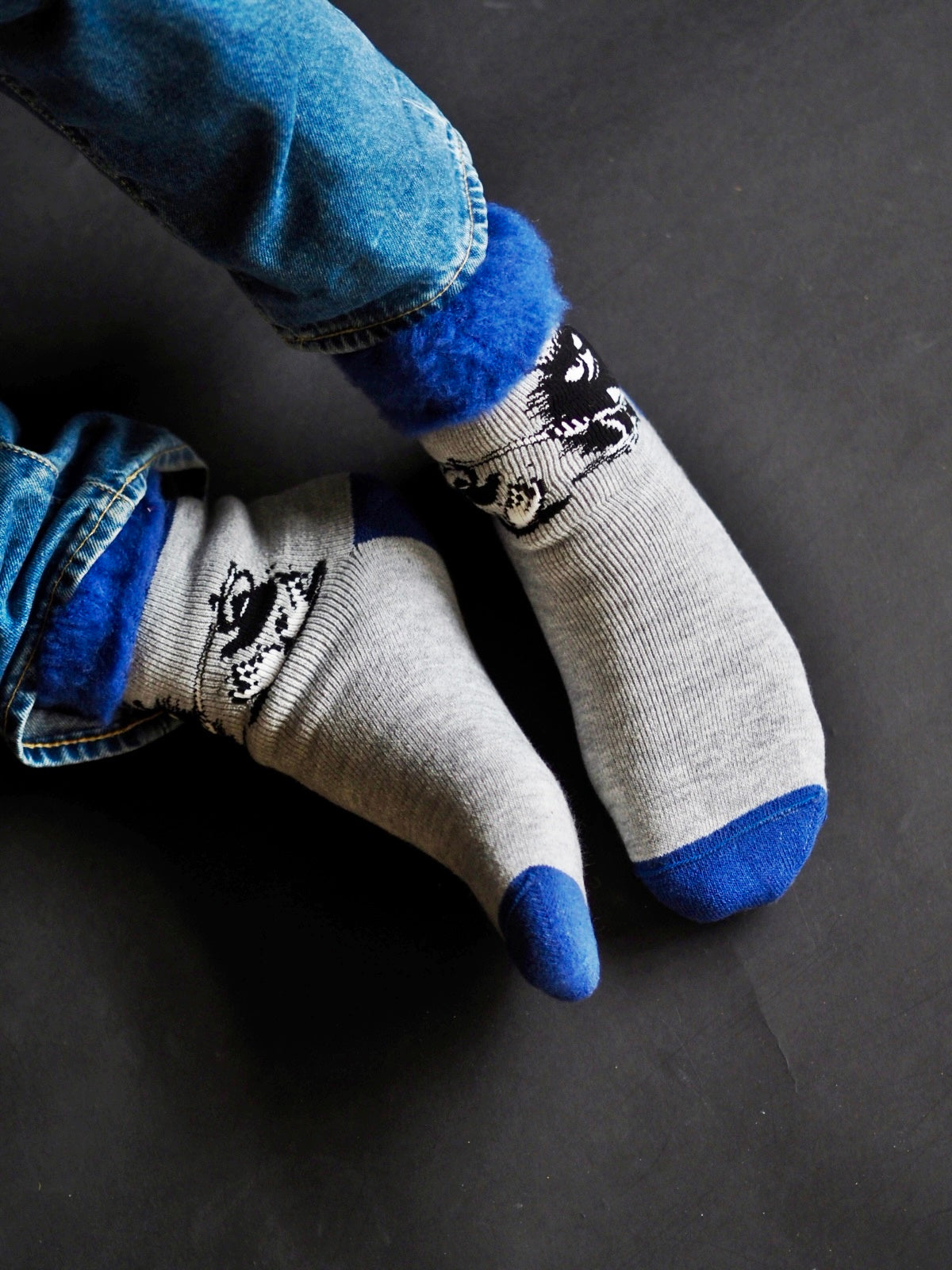 Haisuli nuotiolla, pörrösukat