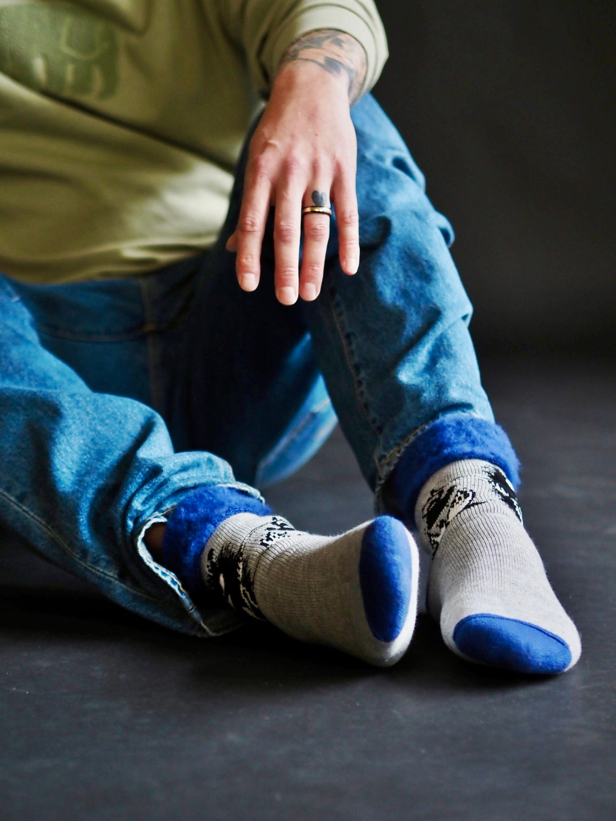 Haisuli nuotiolla, pörrösukat