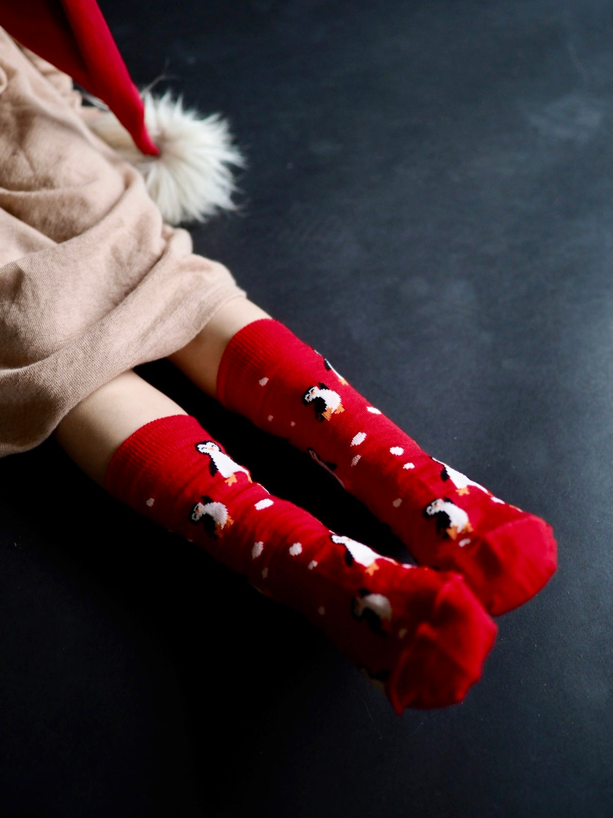 Pingviinien juhlat, ohuet merinovillasukat koko perheelle