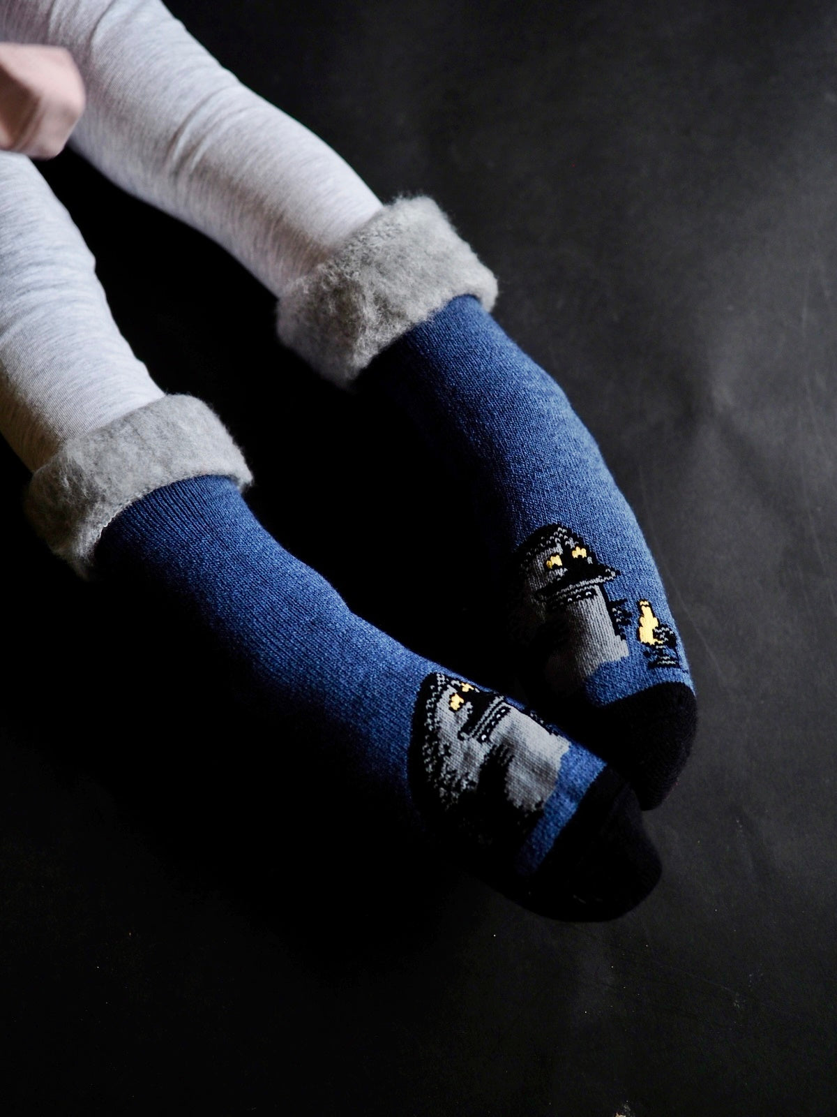 Mörkö ja lyhty, lasten pörrösukat