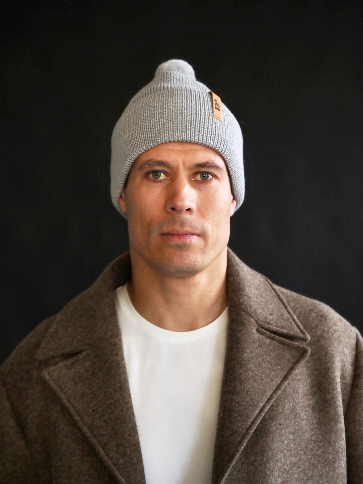 Tupsullinen merinopipo - Vaaleanharmaa