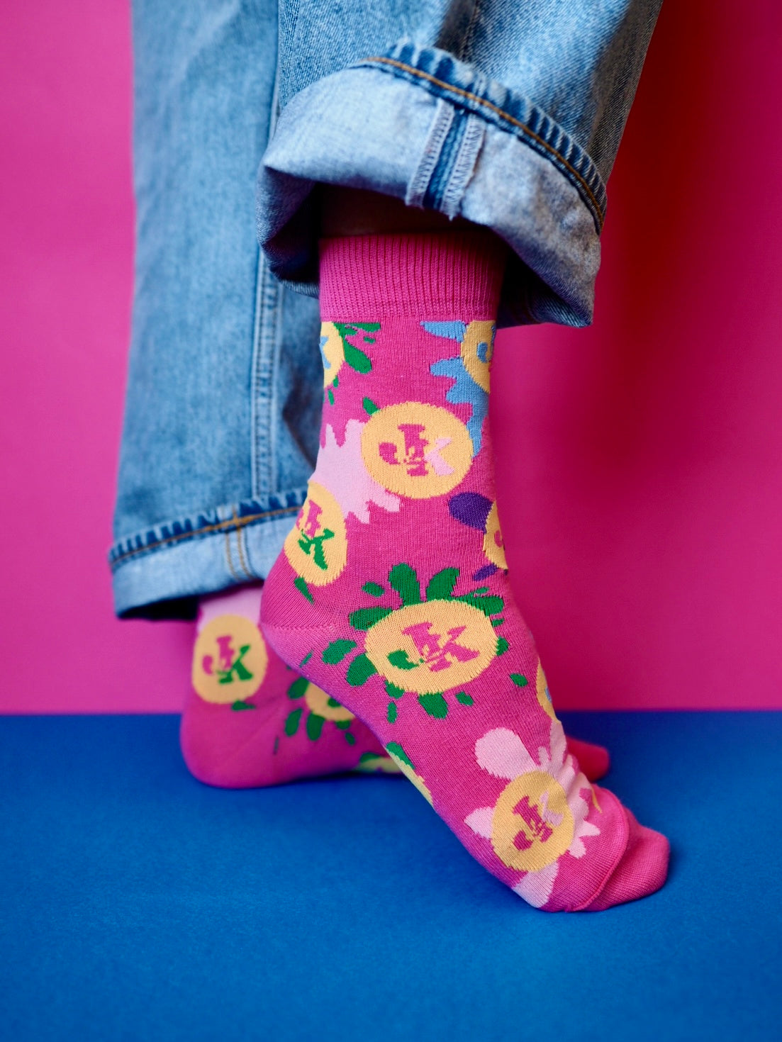 Läiskätesti - Janne Kataja x Sidoste, pinkit luomupuuvillasukat