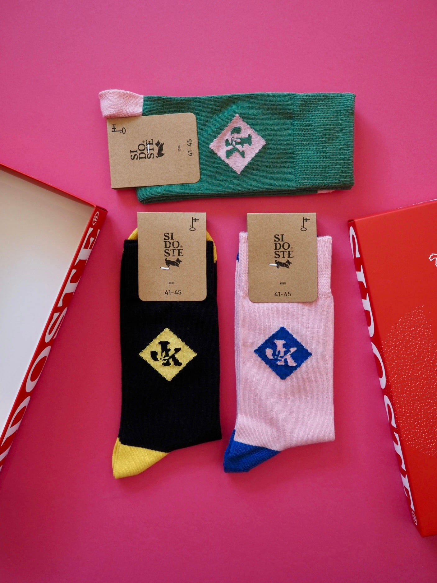 JK - Janne Kataja x Sidoste, kolmen sukkaparin pakkaus